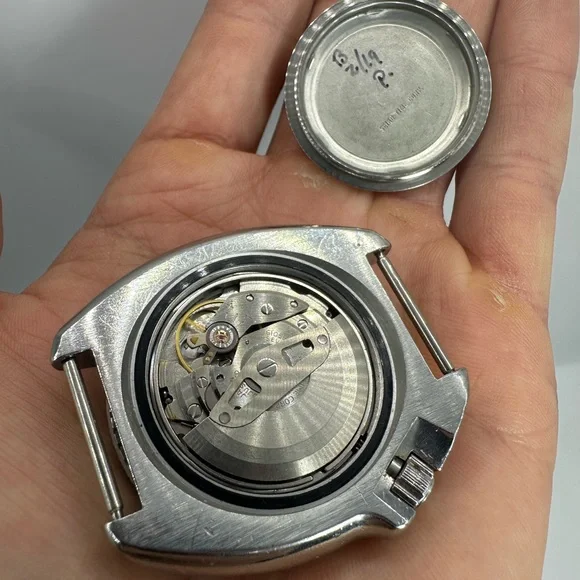 Seiko Black and Silver Diver's Watch - Picture 2 of 8